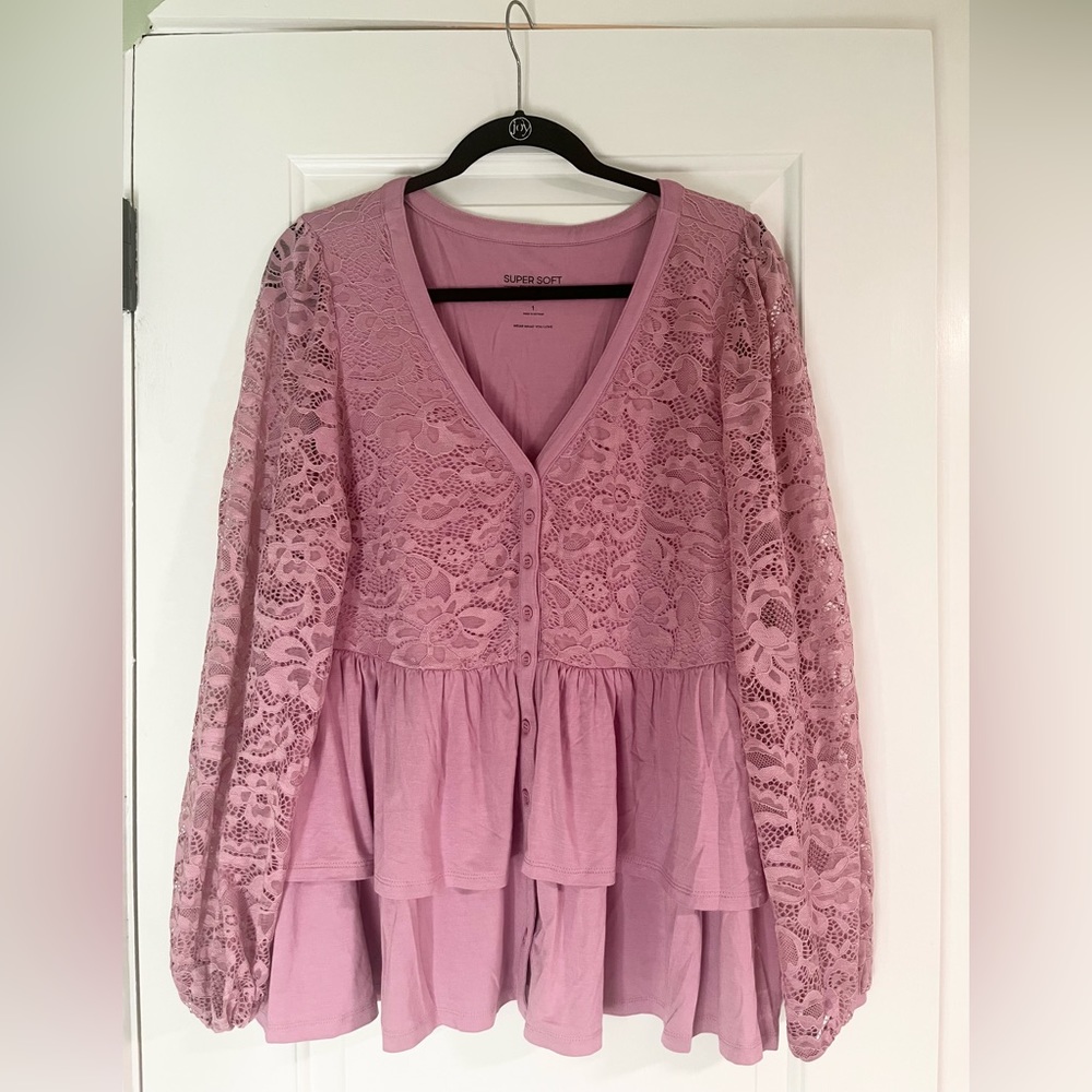 Brand new Torrid “Super soft” ruffle lace top, size 1 (14-16).